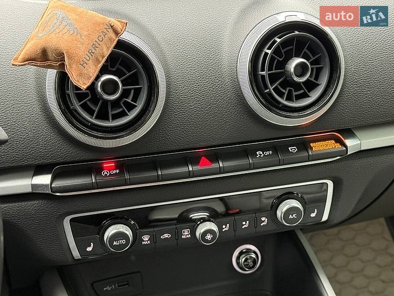 Седан Audi A3 2017 в Киеве