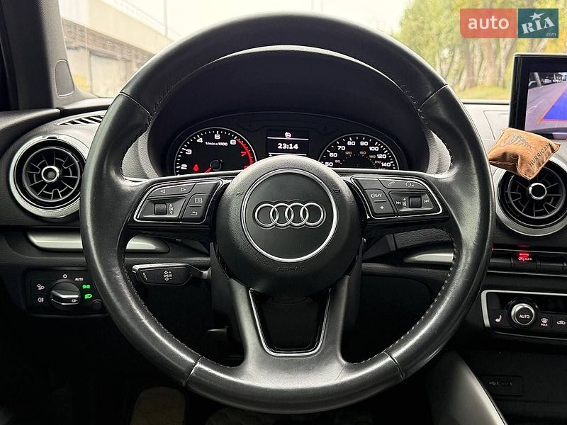 Седан Audi A3 2017 в Киеве