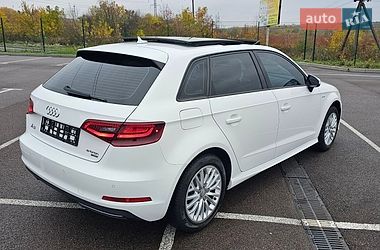 Хетчбек Audi A3 2016 в Рівному
