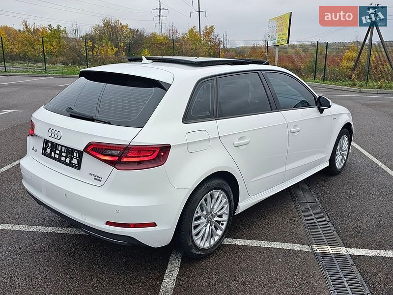 Хетчбек Audi A3 2016 в Рівному