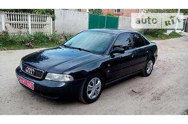 Седан Audi A4 1995 в Виннице