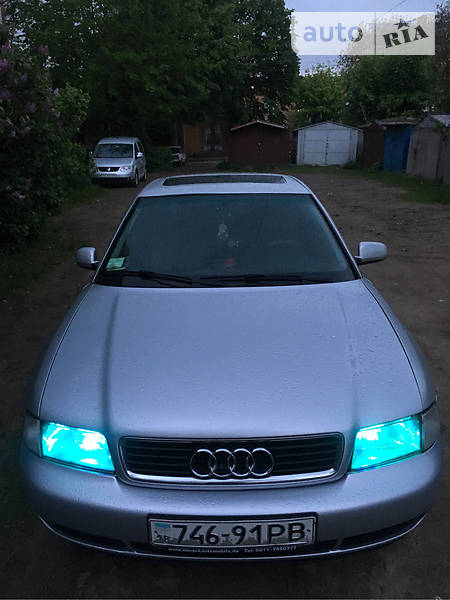Седан Audi A4 1995 в Чернівцях