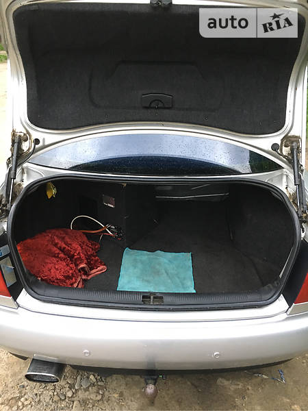 Седан Audi A4 1995 в Чернівцях