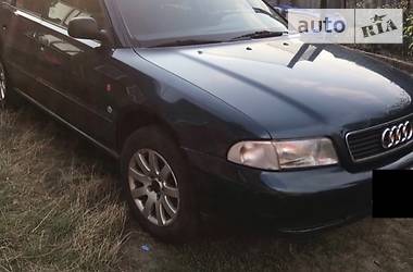 Седан Audi A4 1996 в Тростянце