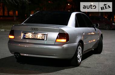 Седан Audi A4 1995 в Никополе