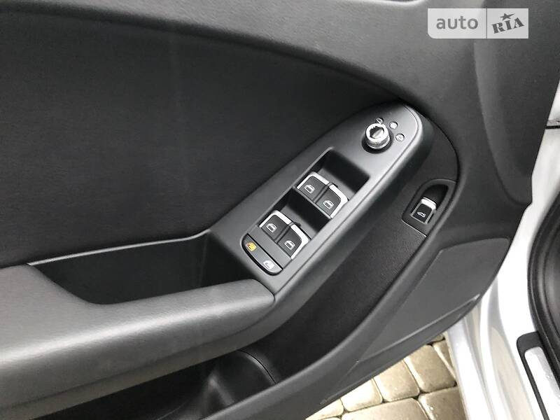 Седан Audi A4 2013 в Львові