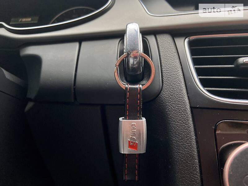 Седан Audi A4 2012 в Києві