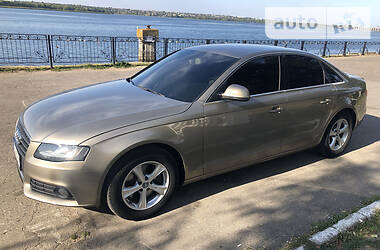 Седан Audi A4 2009 в Новой Каховке