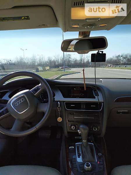 Седан Audi A4 2011 в Львові