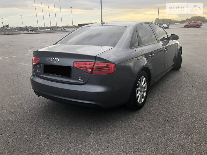 Седан Audi A4 2014 в Львове