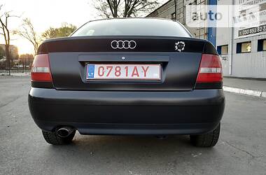 Седан Audi A4 2000 в 