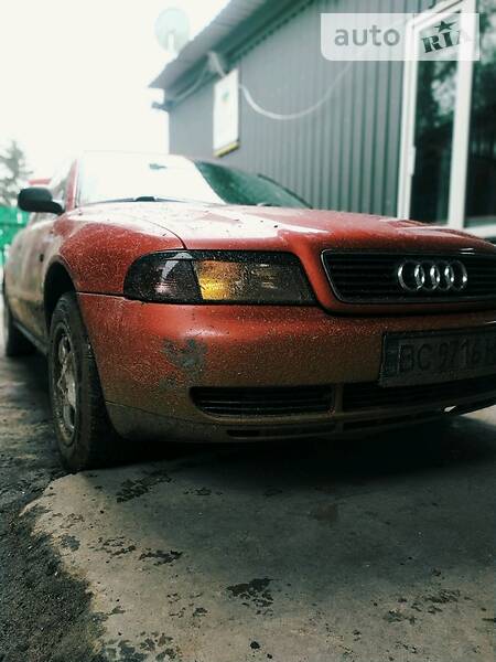 Седан Audi A4 1996 в Яворове