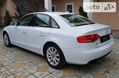 Седан Audi A4 2012 в 