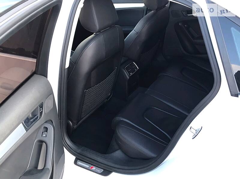 Седан Audi A4 2014 в Львові