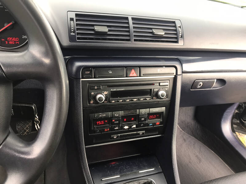 Седан Audi A4 2001 в Золочеві