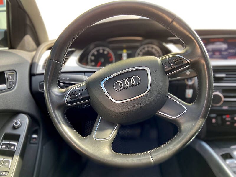 Седан Audi A4 2012 в Києві