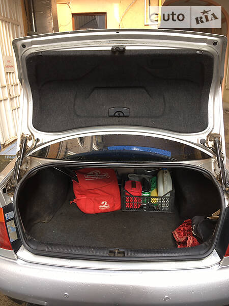 Седан Audi A4 1995 в Чернівцях