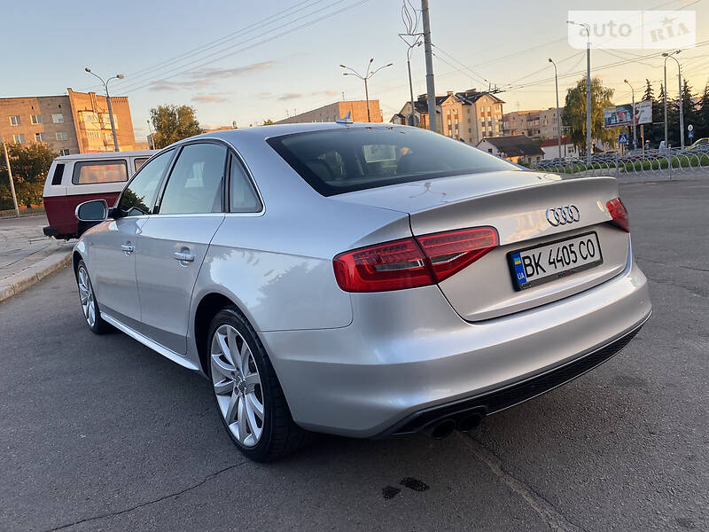 Седан Audi A4 2014 в Рівному