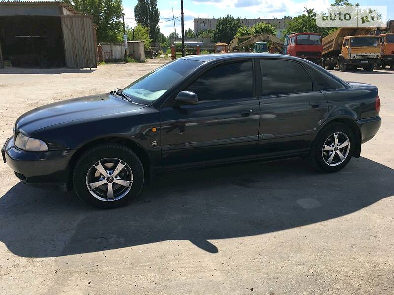 Седан Audi A4 1997 в Виннице