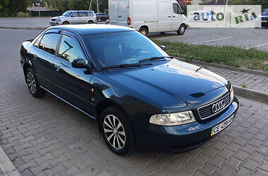 Седан Audi A4 1995 в Черновцах