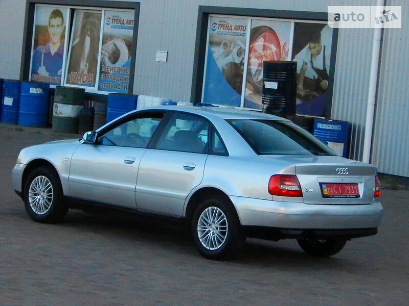 Седан Audi A4 2000 в Сарнах