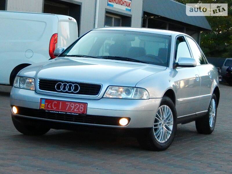 Седан Audi A4 2000 в Сарнах