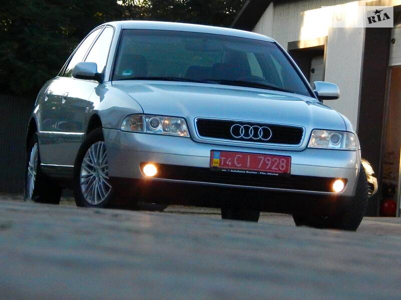 Седан Audi A4 2000 в Сарнах