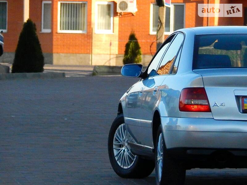Седан Audi A4 2000 в Сарнах