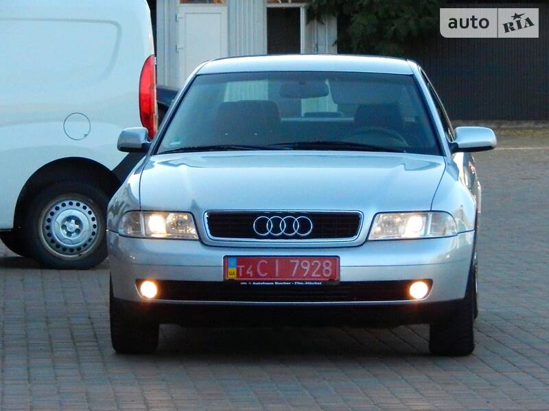 Седан Audi A4 2000 в Сарнах