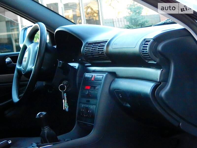 Седан Audi A4 2000 в Сарнах