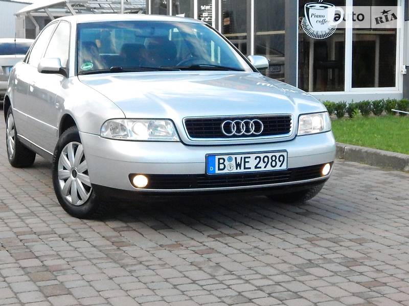 Седан Audi A4 2000 в Сарнах