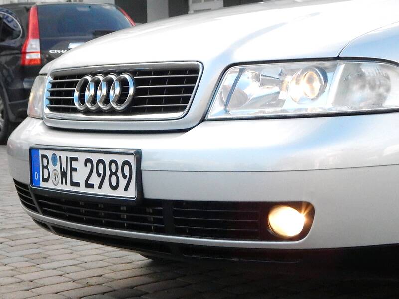 Седан Audi A4 2000 в Сарнах
