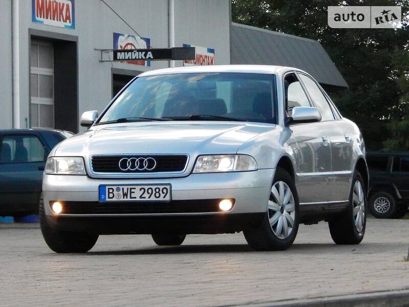 Седан Audi A4 2000 в Сарнах