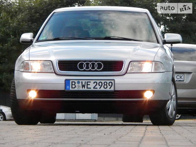 Седан Audi A4 2000 в Сарнах