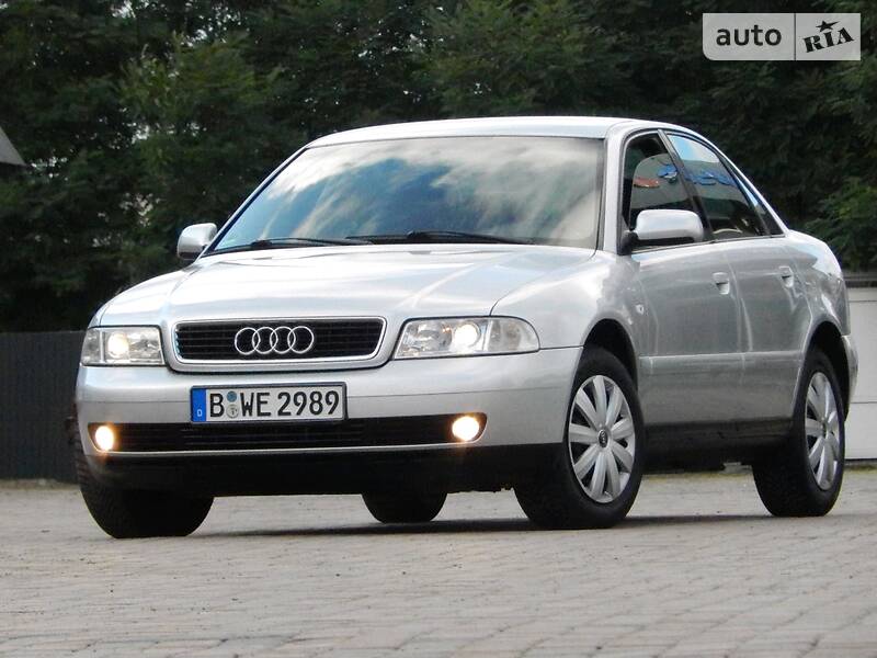 Седан Audi A4 2000 в Сарнах