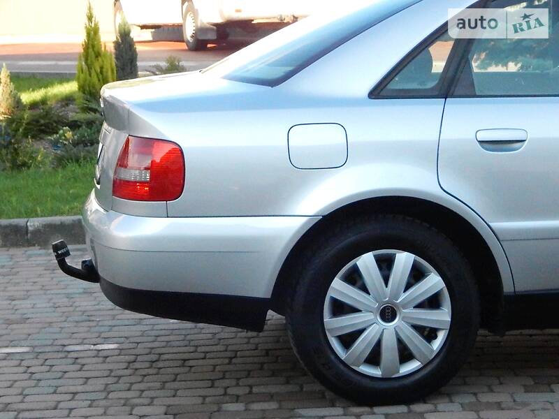Седан Audi A4 2000 в Сарнах