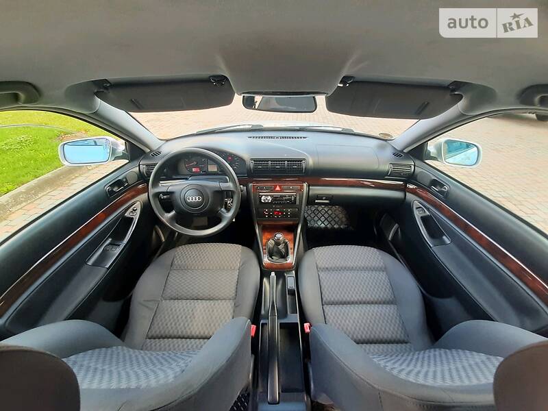 Седан Audi A4 2000 в Сарнах