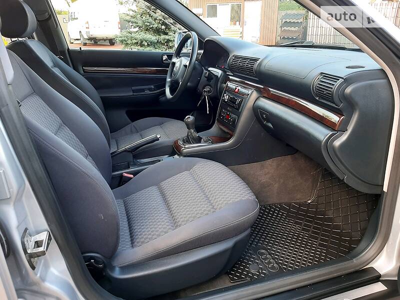 Седан Audi A4 2000 в Сарнах