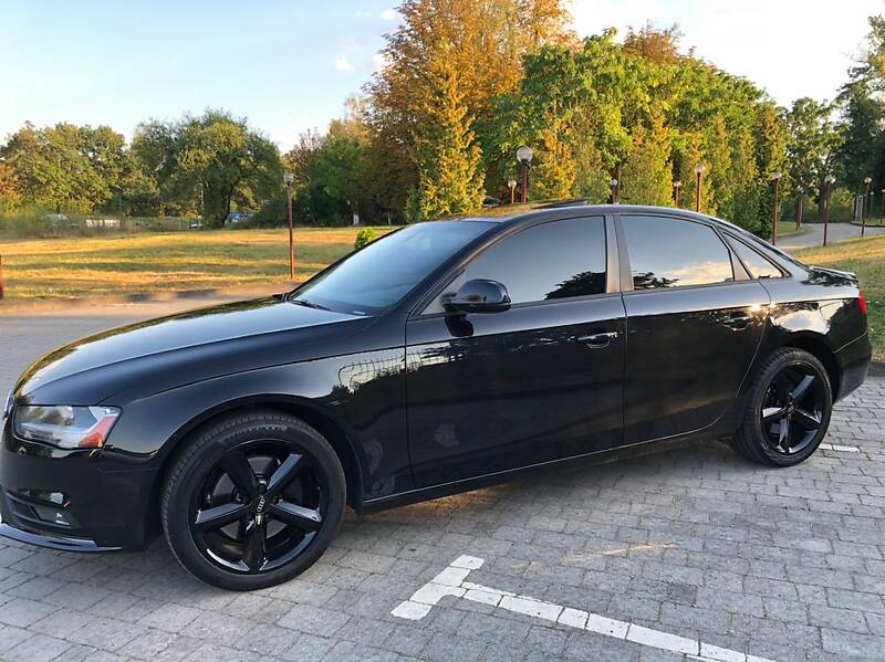 Седан Audi A4 2013 в Стрию