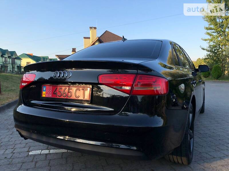 Седан Audi A4 2013 в Стрию