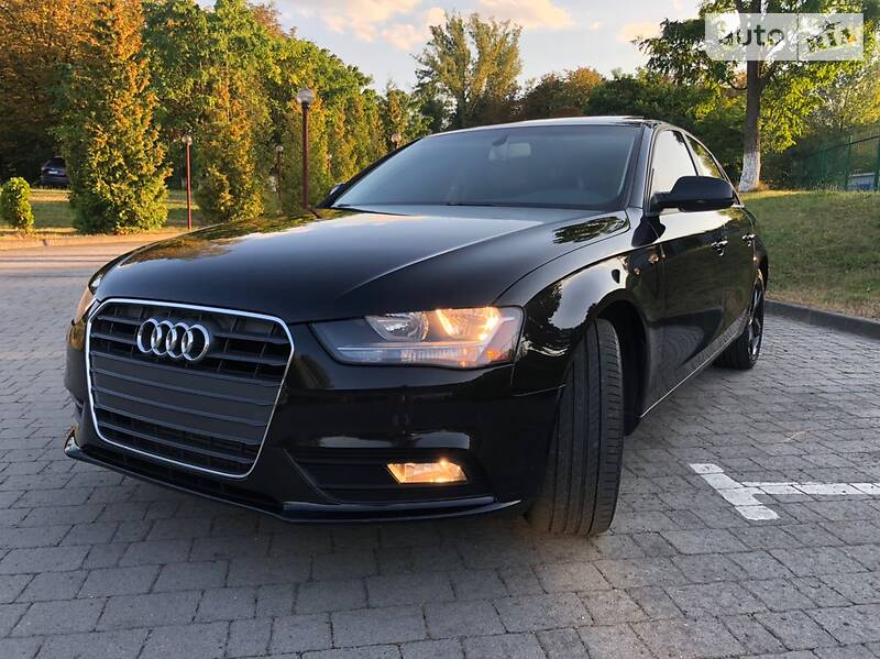 Седан Audi A4 2013 в Стрию