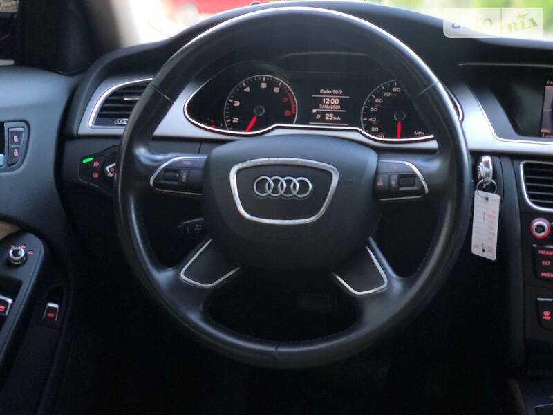 Седан Audi A4 2013 в Стрию