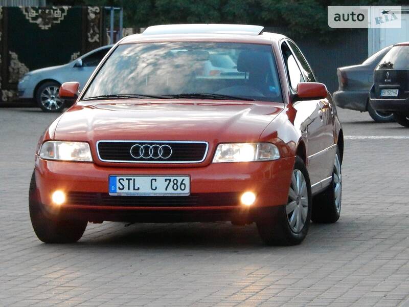 Седан Audi A4 2000 в Сарнах