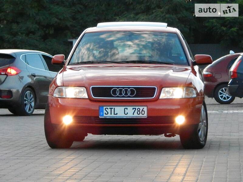 Седан Audi A4 2000 в Сарнах
