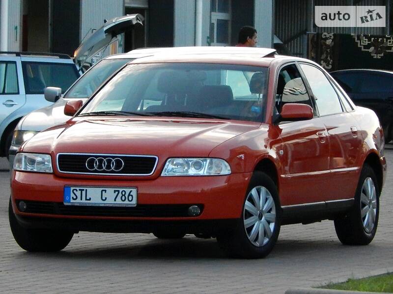 Седан Audi A4 2000 в Сарнах