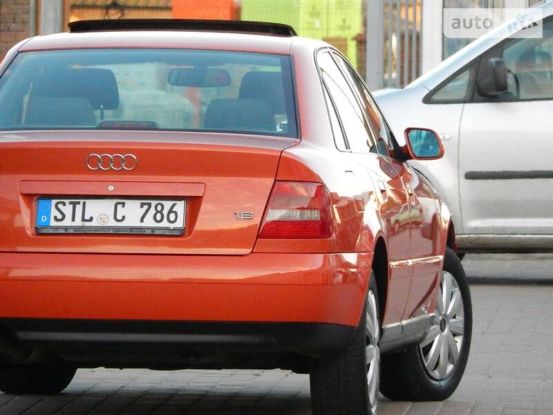 Седан Audi A4 2000 в Сарнах