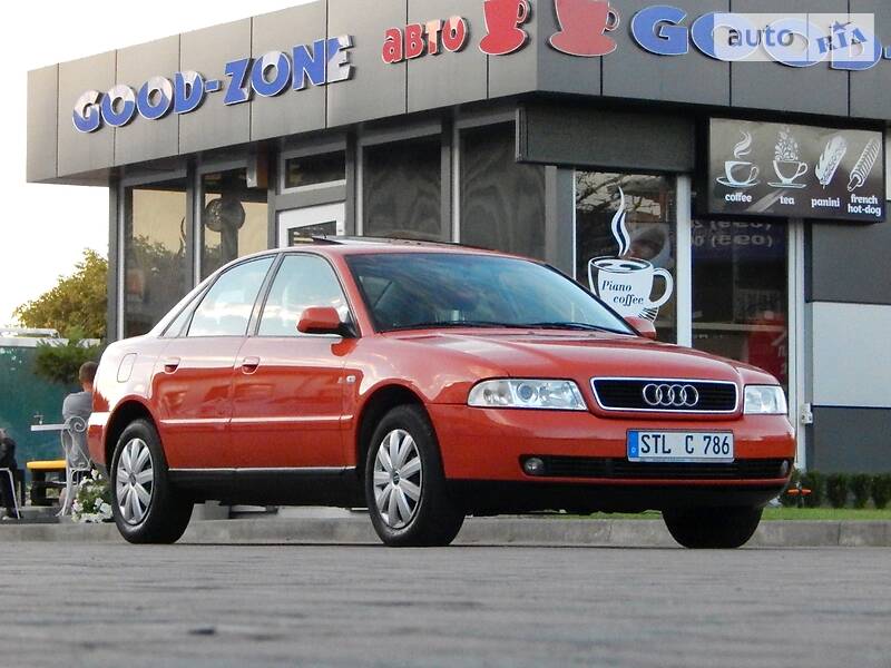 Седан Audi A4 2000 в Сарнах