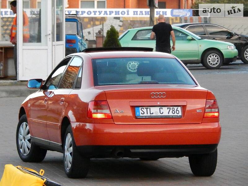 Седан Audi A4 2000 в Сарнах