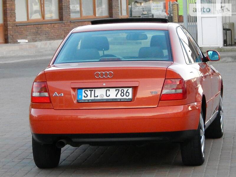 Седан Audi A4 2000 в Сарнах