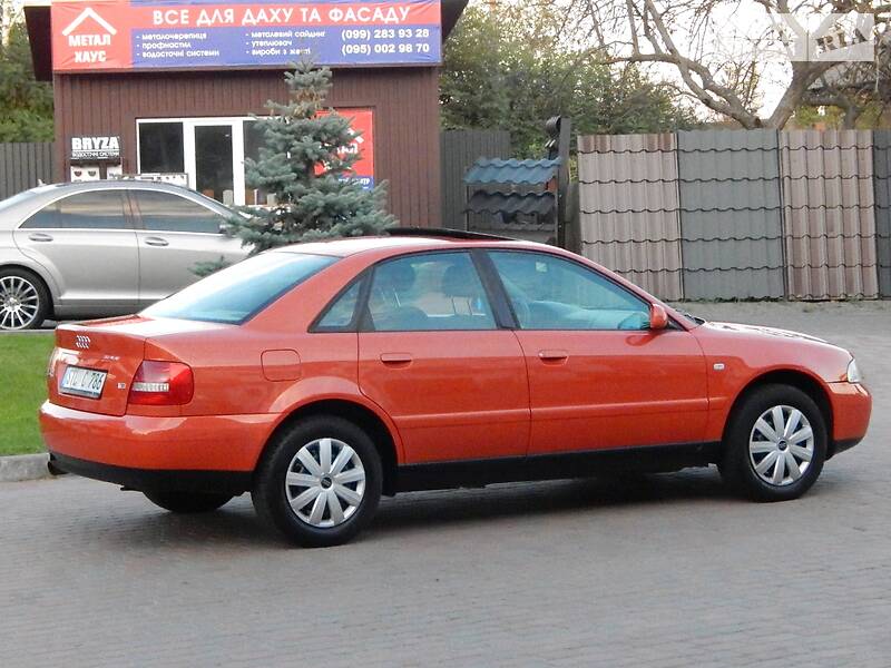 Седан Audi A4 2000 в Сарнах